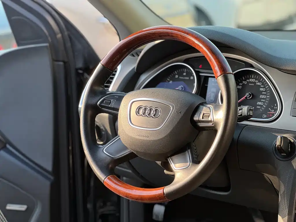 Audi Q7 — миниатюра 11