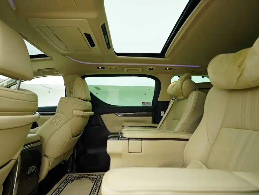 Toyota Alphard — миниатюра 21