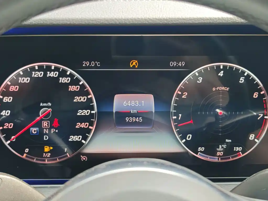 Mercedes-Benz E-Class — миниатюра 16