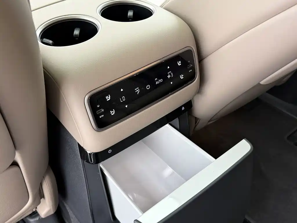 Li Auto Li MEGA — миниатюра 17