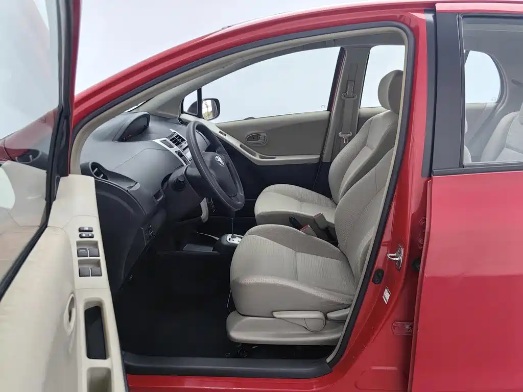 Toyota Yaris — миниатюра 10