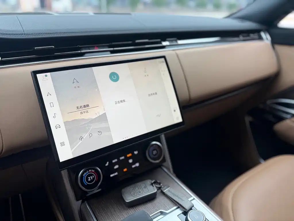 Land Rover Range Rover — миниатюра 17