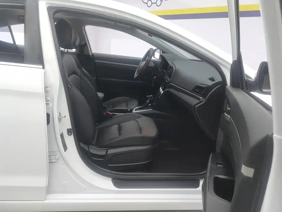 Hyundai Elantra — миниатюра 8