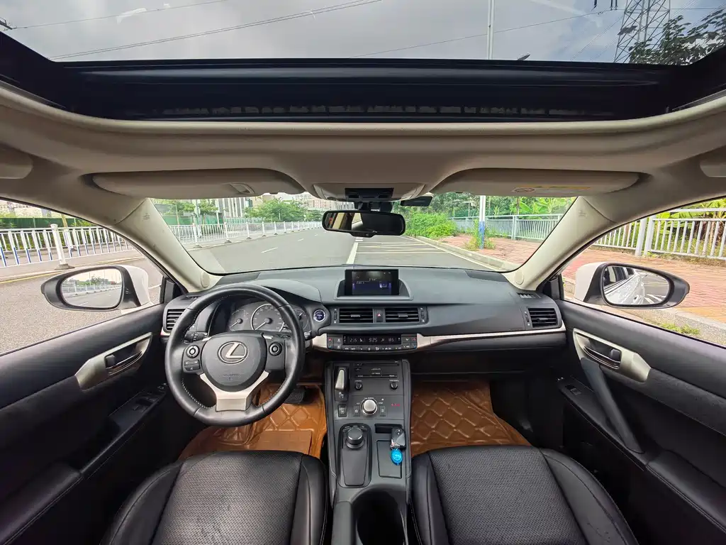 Lexus CT — миниатюра 10