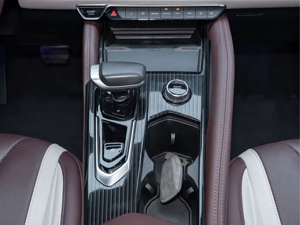 Geely Xingyue L — миниатюра 20