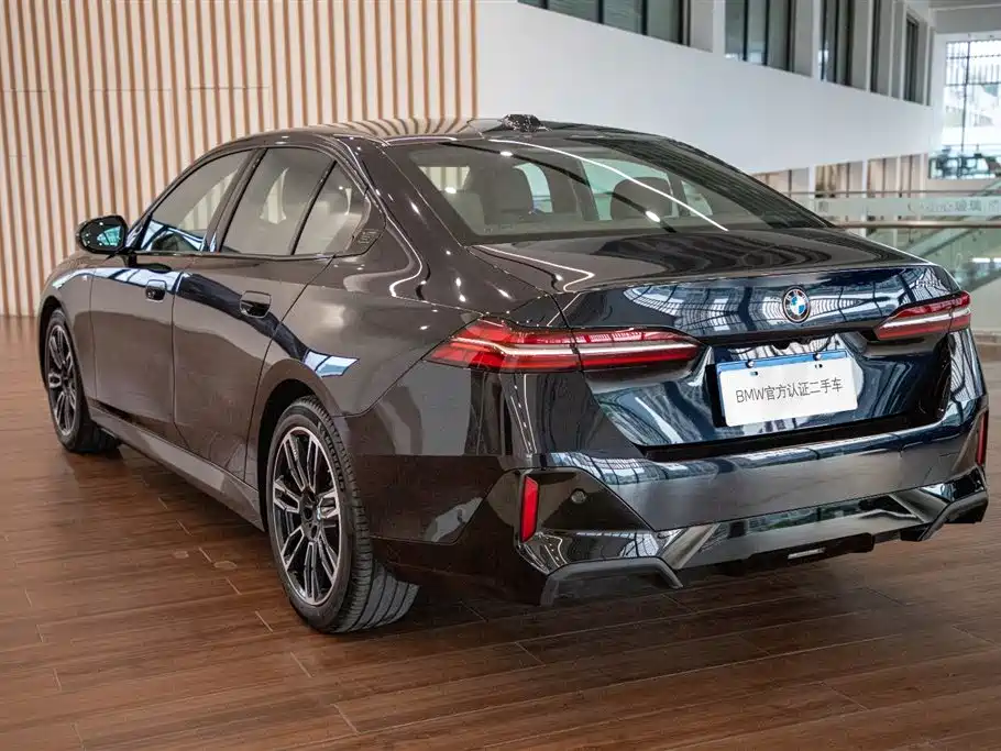 BMW 5 Series (Import) — миниатюра 7