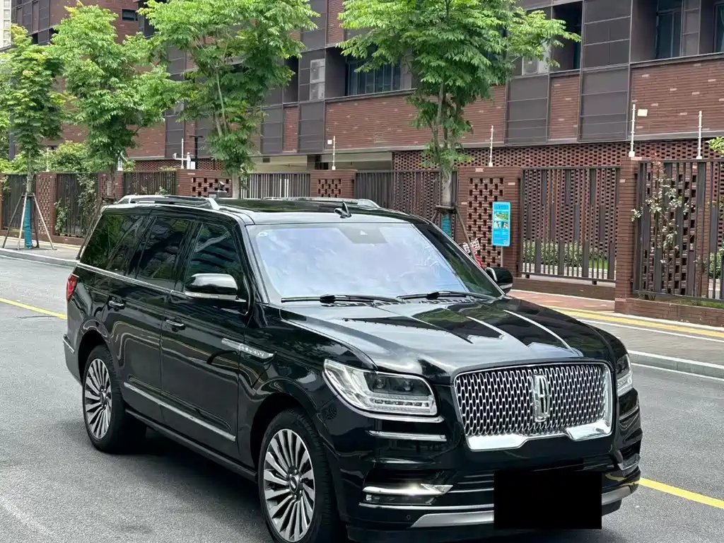 Купить Lincoln Navigator