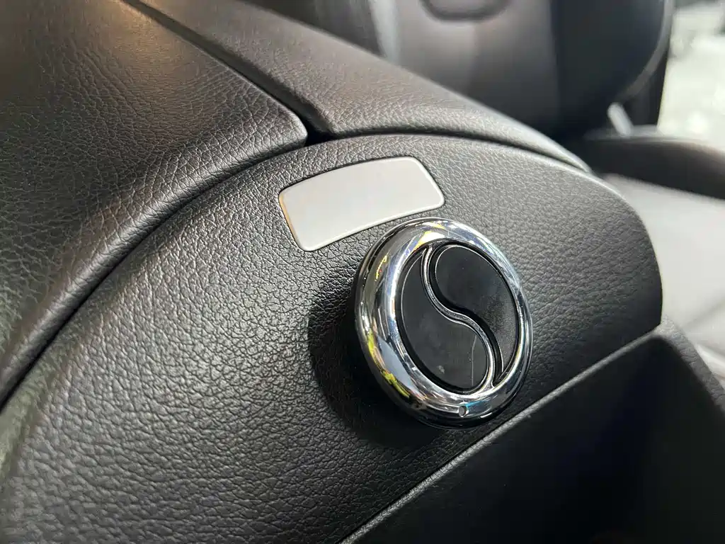 MERCEDES-BENZ V CLASS