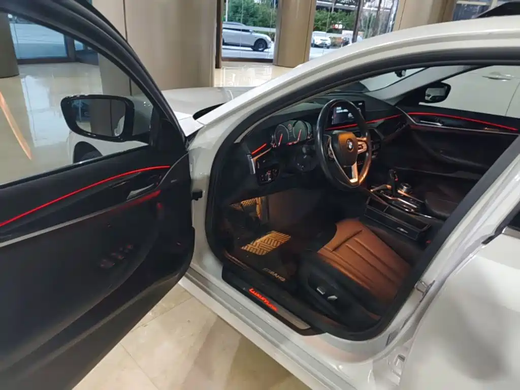 BMW 5 Series — миниатюра 12