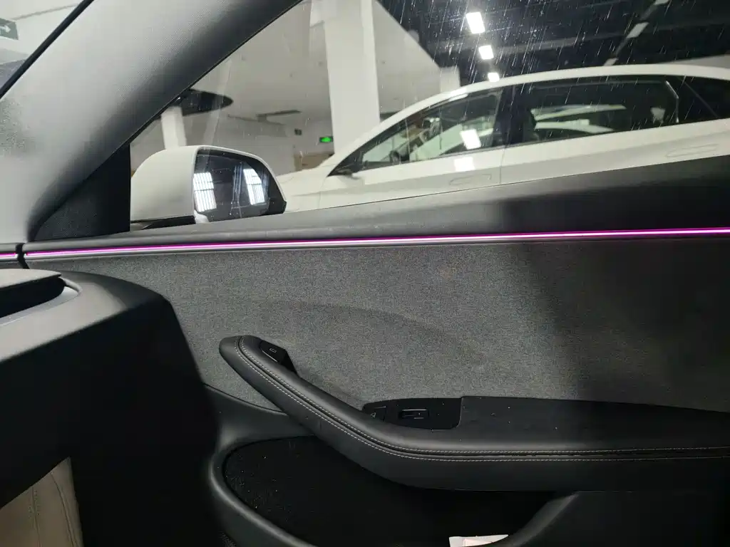 Tesla Model 3 — миниатюра 12