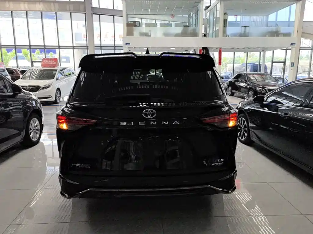 Toyota Sienna — миниатюра 6