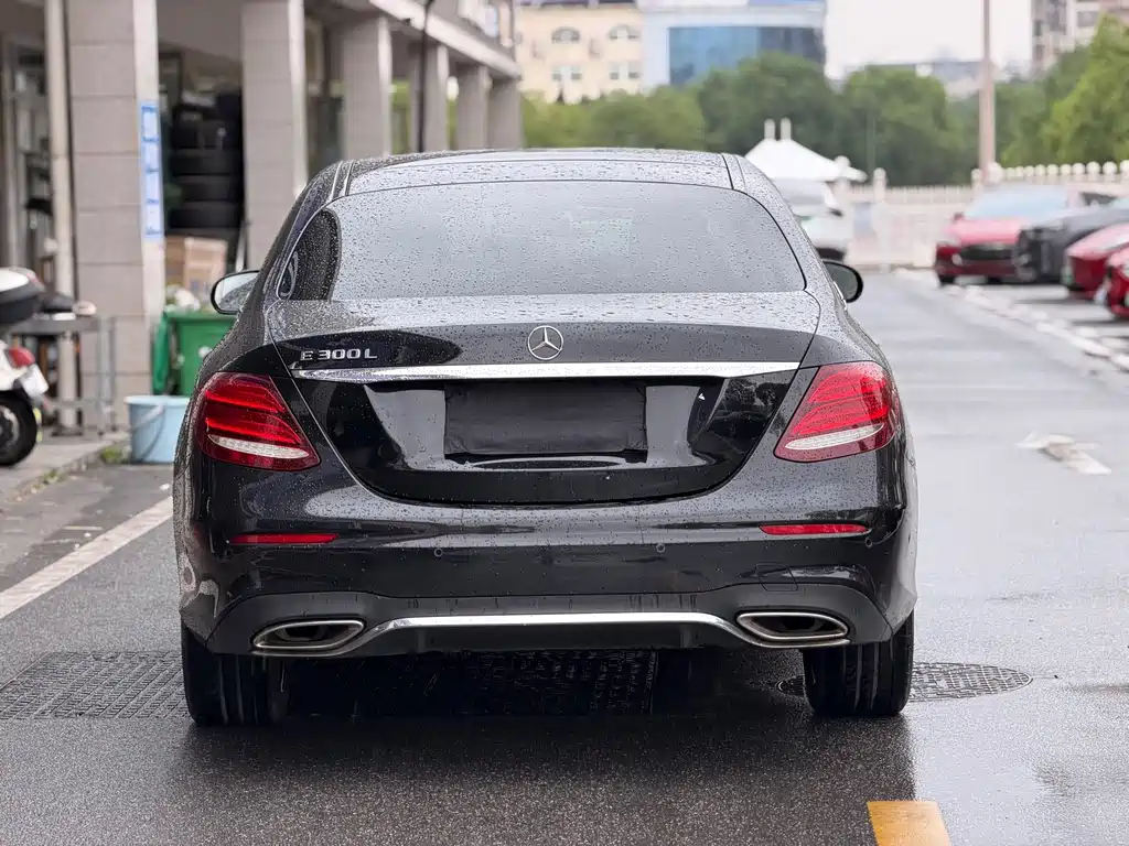 Mercedes-Benz E-Class — миниатюра 13