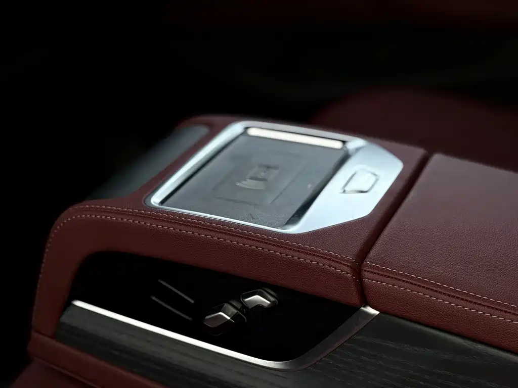 BMW 5 Series — миниатюра 11