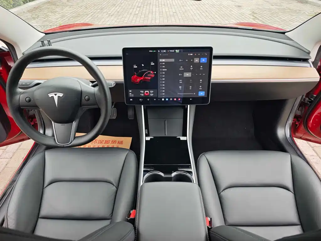 Tesla Model 3 — миниатюра 7