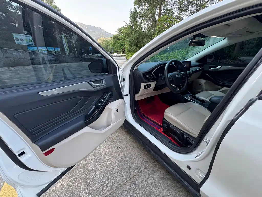 Ford Focus — миниатюра 10