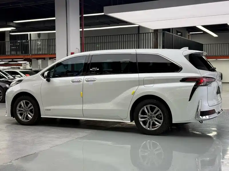 Toyota Sienna — миниатюра 15