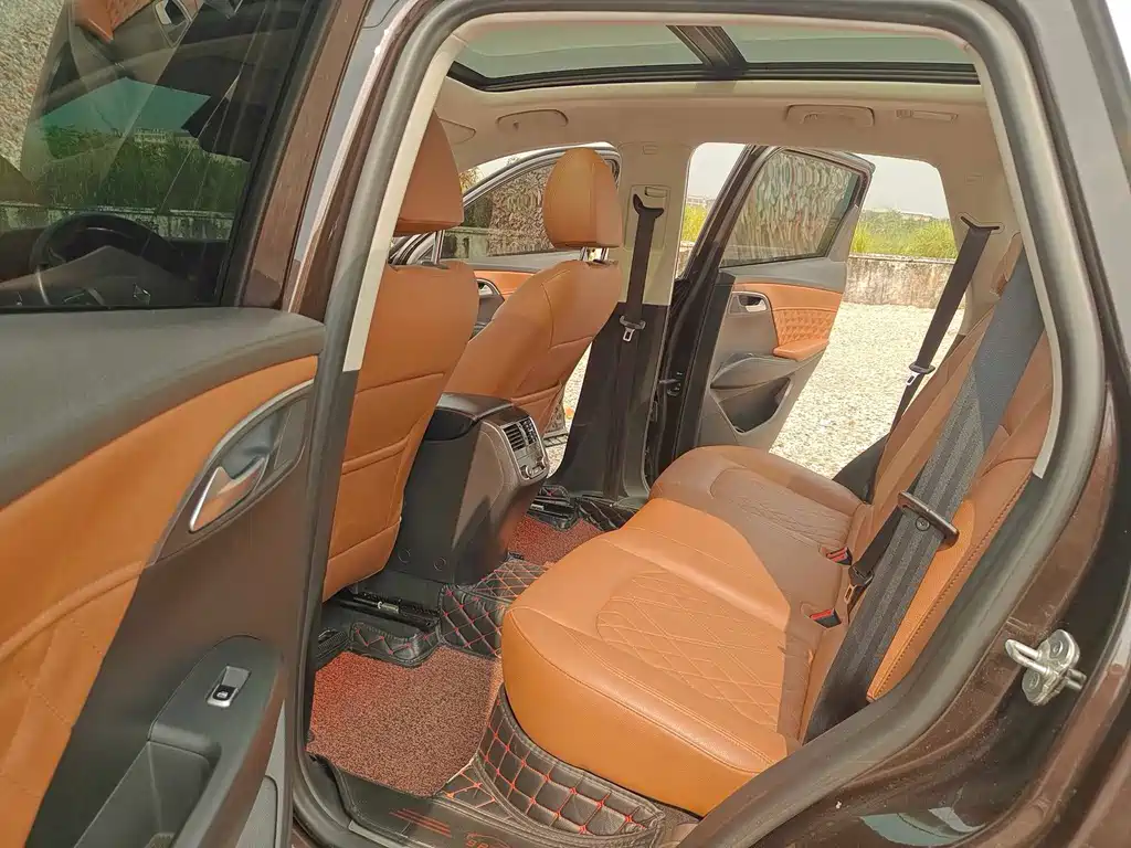 Borgward BX7 — миниатюра 11