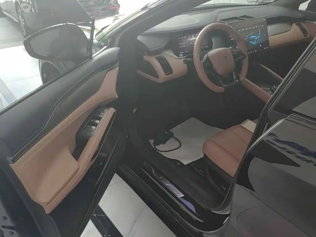 BYD L EV — миниатюра 16