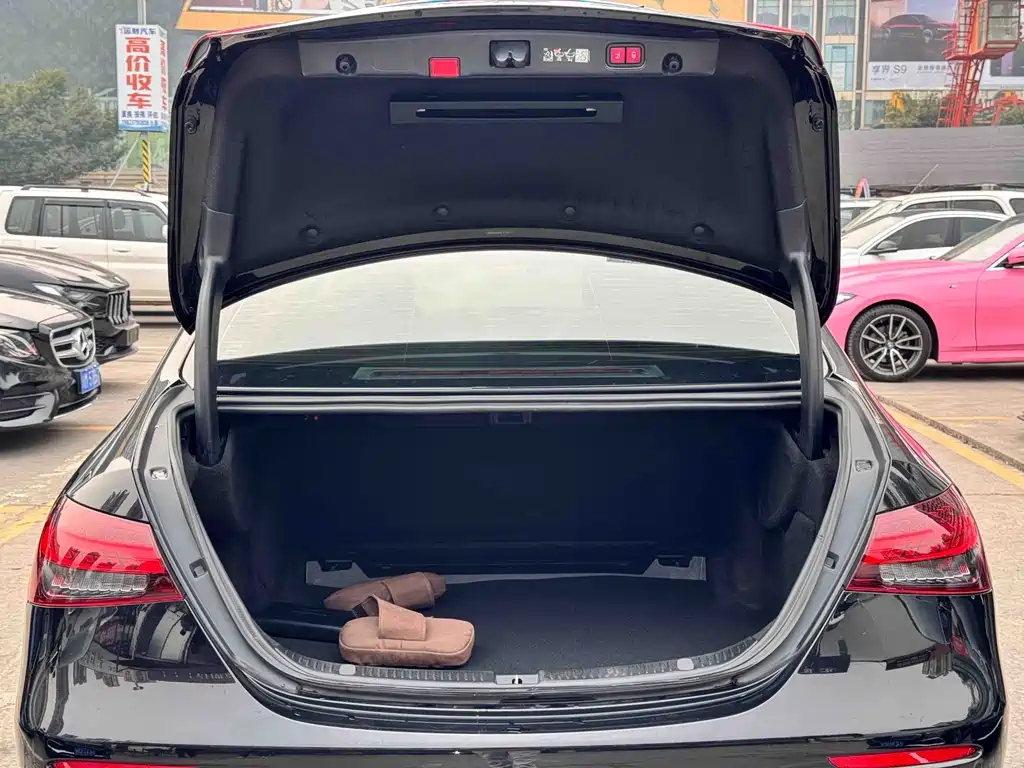 MERCEDES-BENZ E CLASS