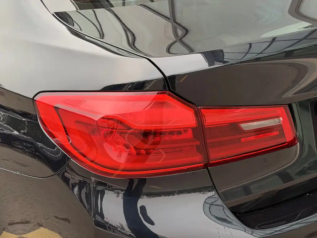 BMW 5 Series — миниатюра 26