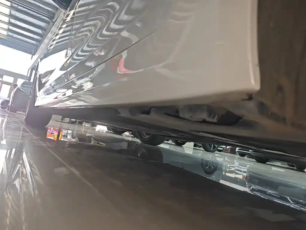 BMW 5 Series — миниатюра 22