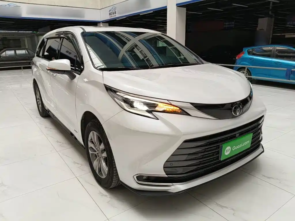 Toyota Sienna — миниатюра 4
