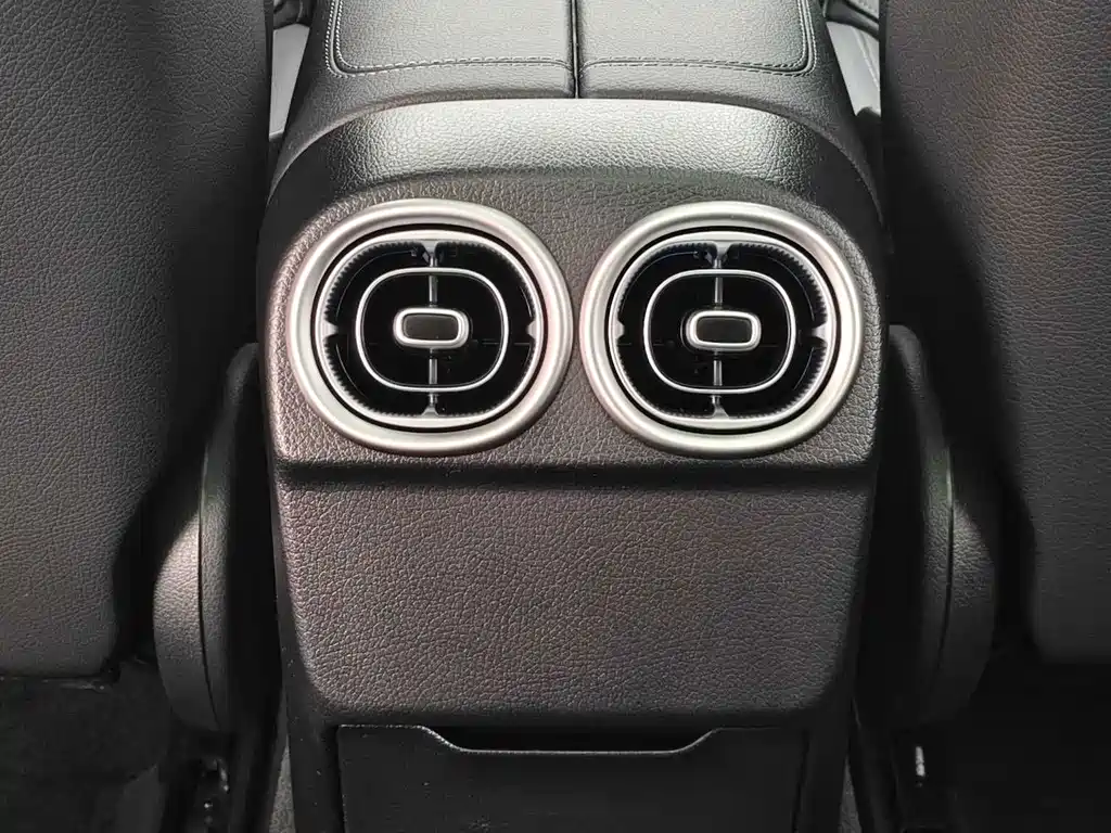 Mercedes-Benz C-Class — миниатюра 17