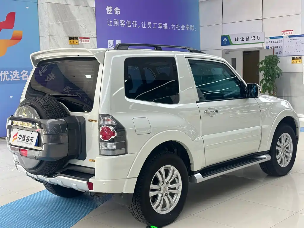Mitsubishi Pajero (Import) — миниатюра 6