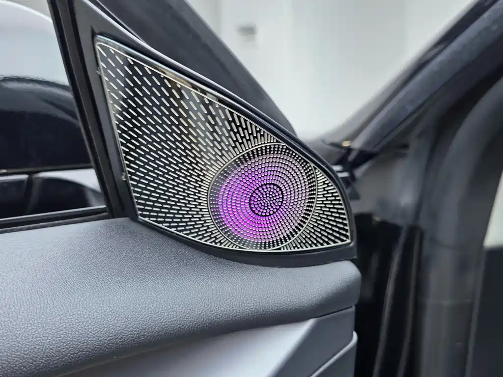 Tesla Model 3 — миниатюра 4