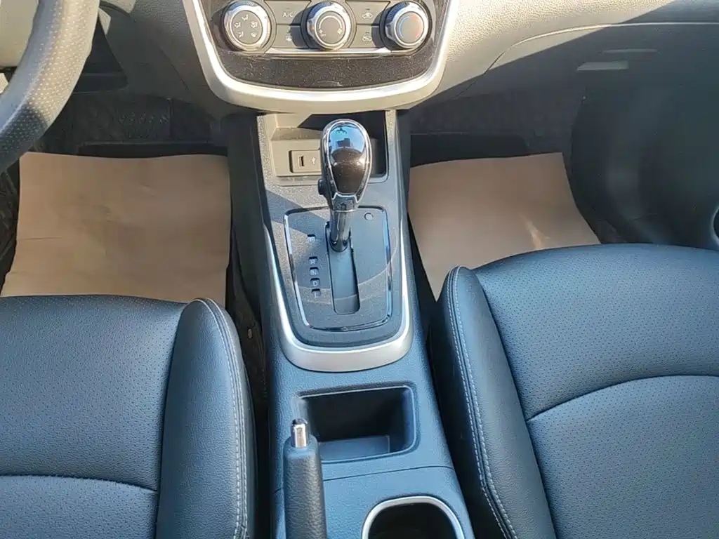 Nissan Tiida — миниатюра 14