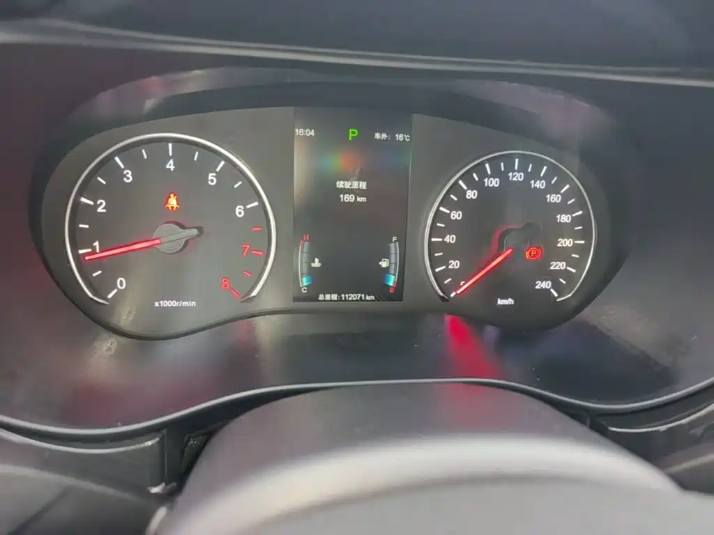 BYD MAX — миниатюра 12