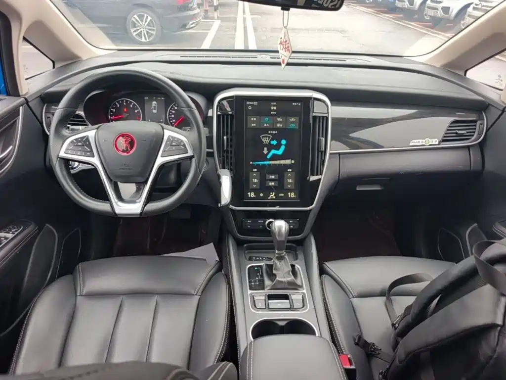 BYD MAX — миниатюра 10