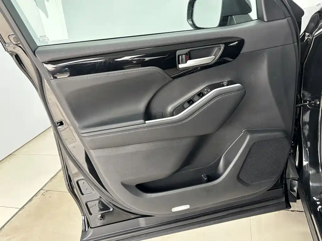 Toyota Highlander — миниатюра 10