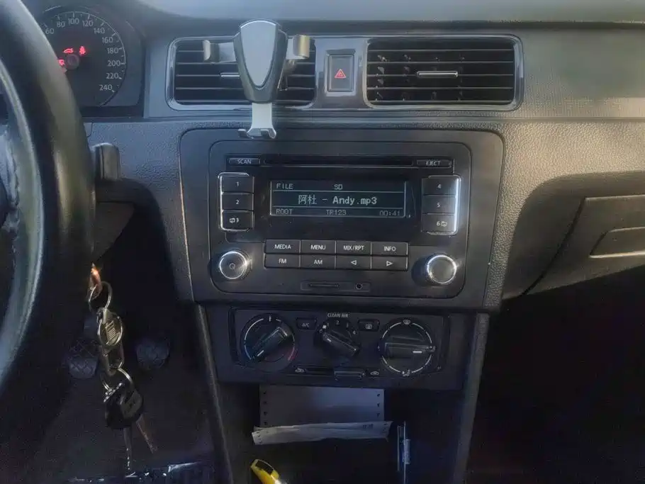 Volkswagen Santana — миниатюра 13