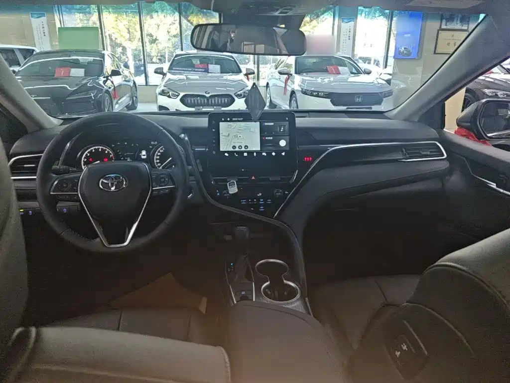 Toyota Camry — миниатюра 10