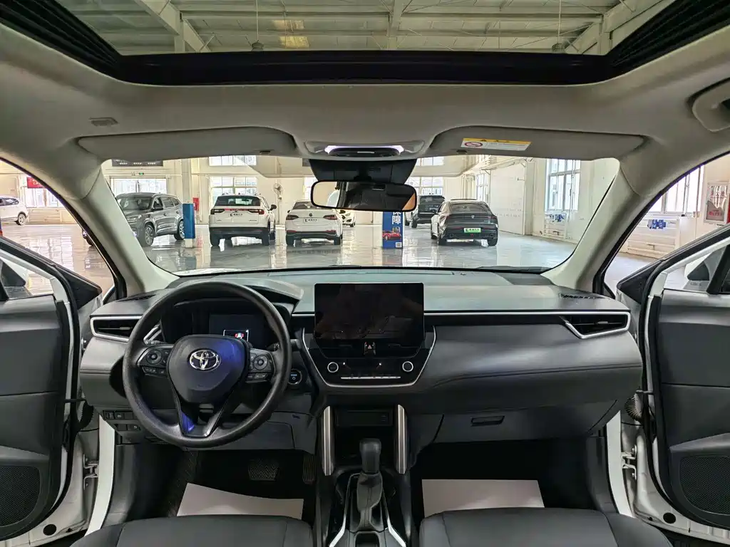 Toyota Corolla Cross — миниатюра 10