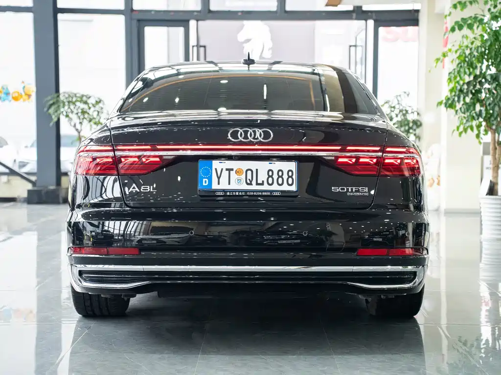 AUDI A8