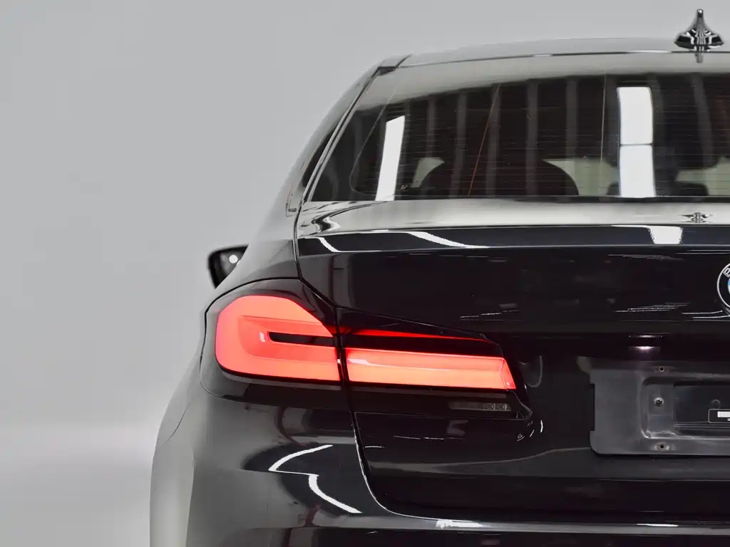 BMW 5 Series — миниатюра 36