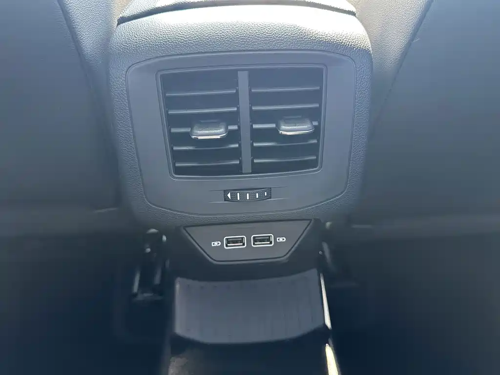 Volkswagen T-Roc — миниатюра 20