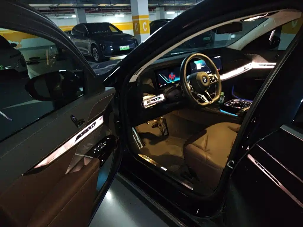 BMW i7 — миниатюра 14