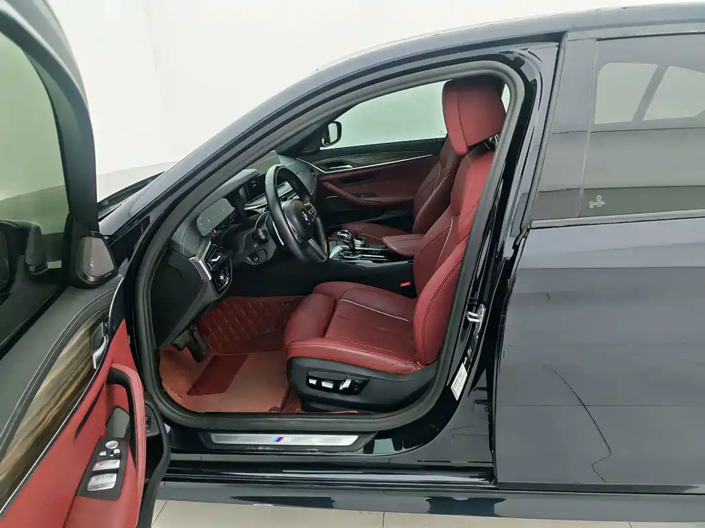 BMW 5 Series — миниатюра 9
