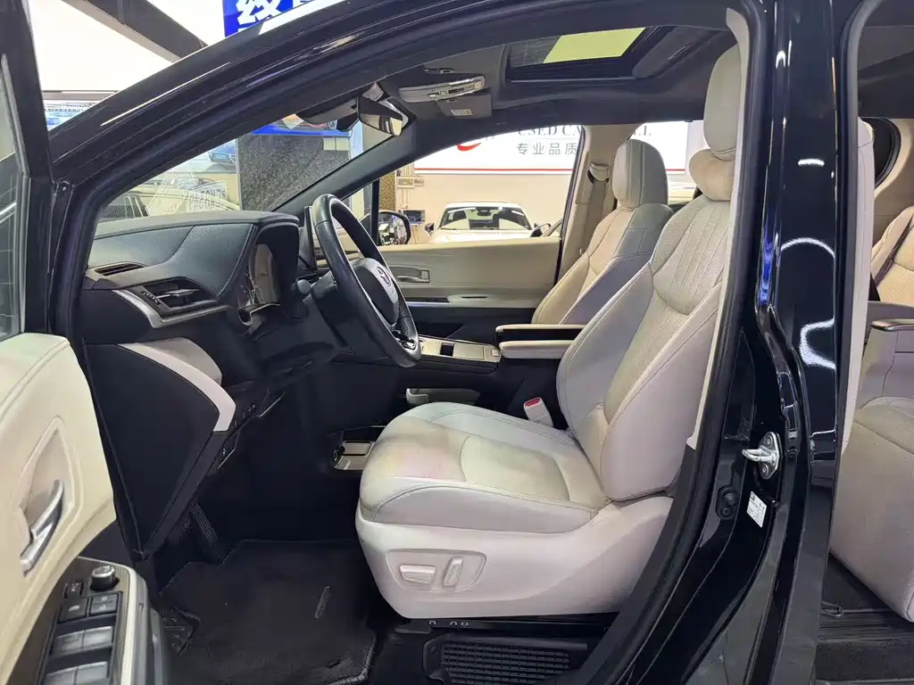 Toyota Sienna — миниатюра 4
