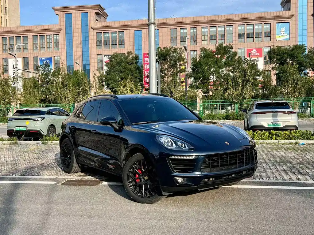 Porsche Macan — миниатюра 3