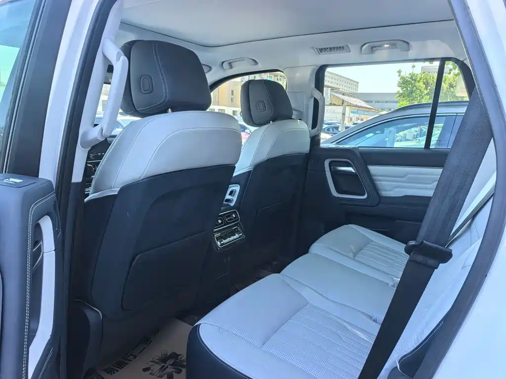 BAIC BJ60 2022 2.0T мест