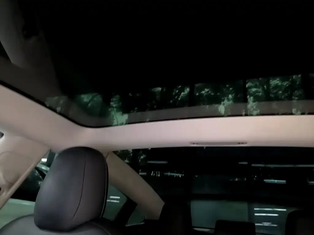 Tesla Model 3 — миниатюра 18