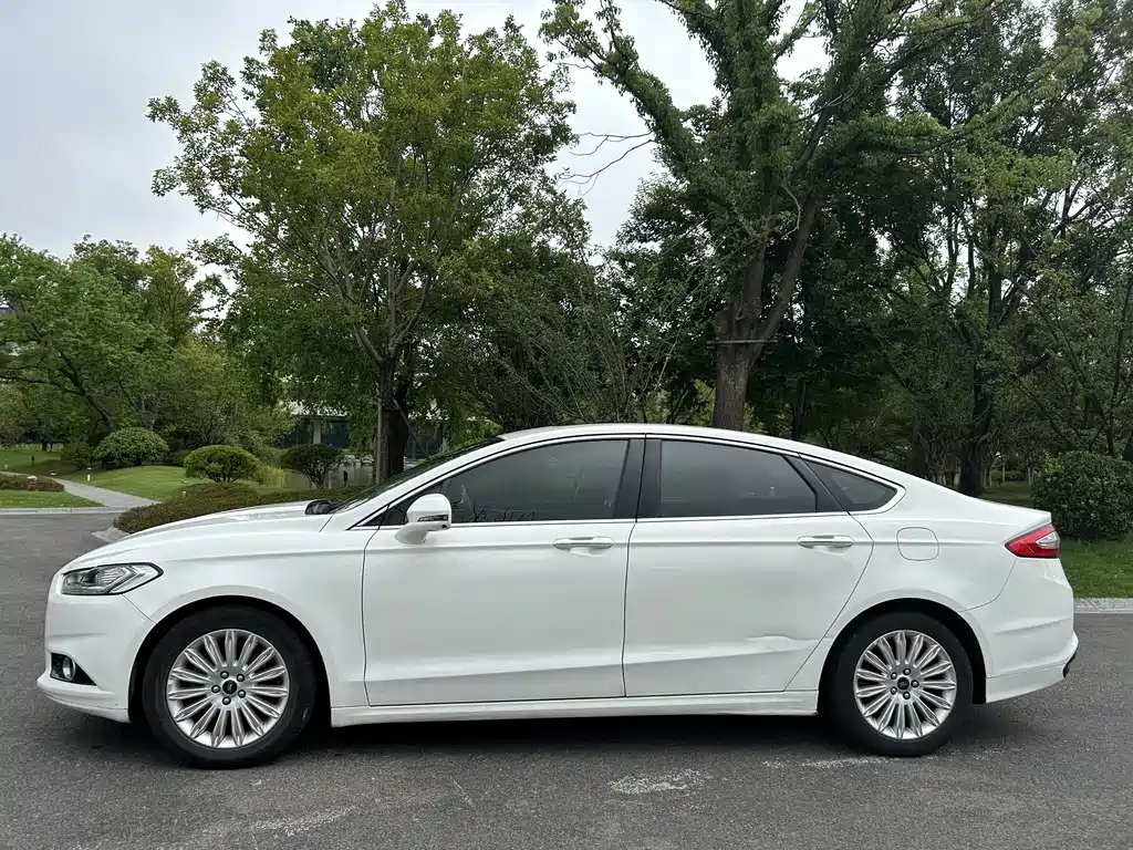 Ford Mondeo 2013 2.0L GTDi200 Luxury