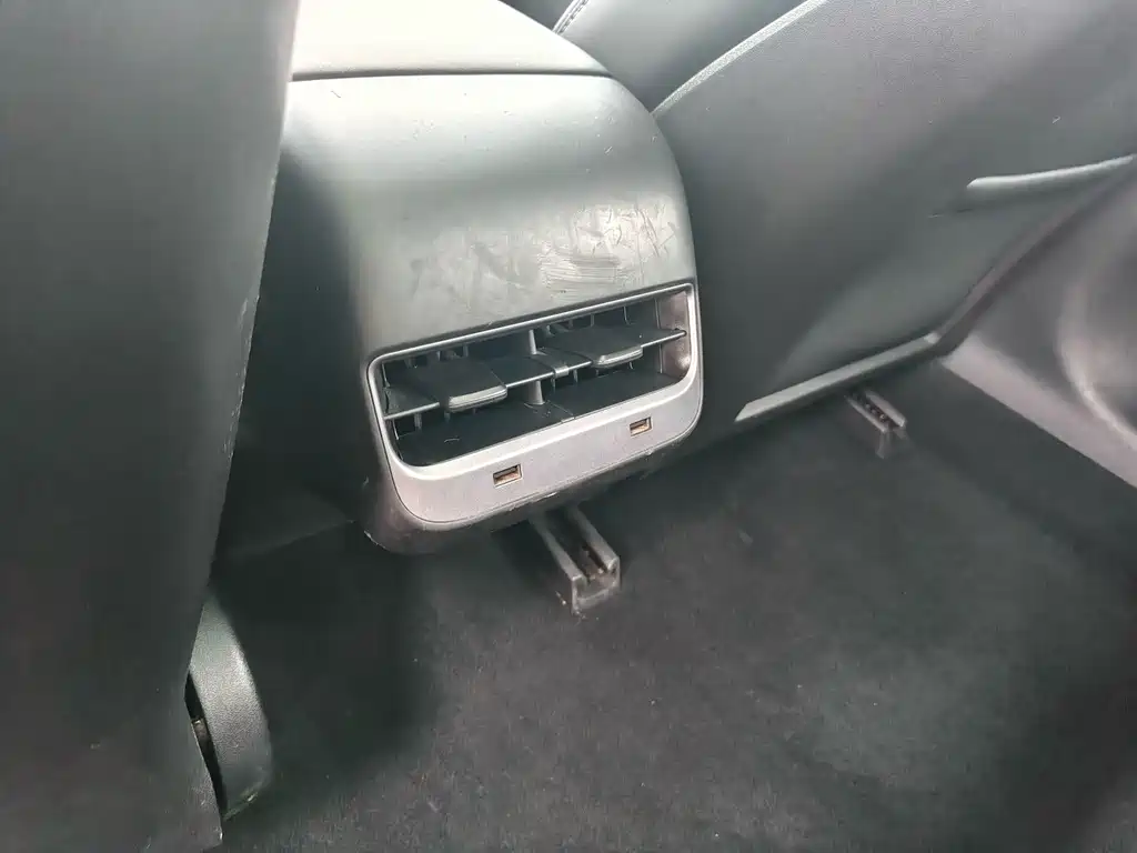 Tesla Model 3 — миниатюра 10