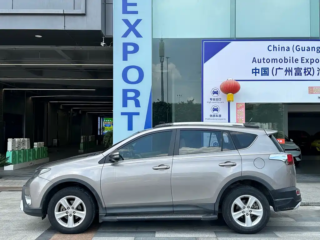 Toyota RAV4 — миниатюра 5