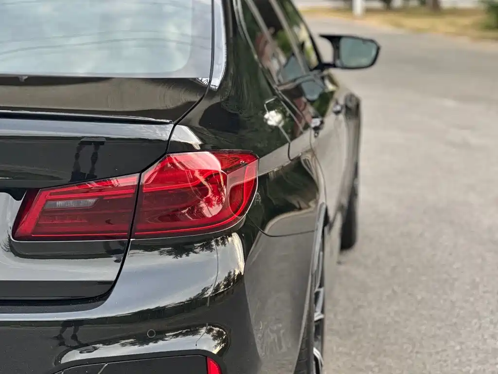 BMW M5 — миниатюра 11