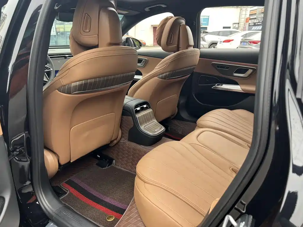 Mercedes-Benz E-Class — миниатюра 5